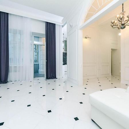 Luxury Beatiful Apartment On Pyshkinska Street Киев Екстериор снимка