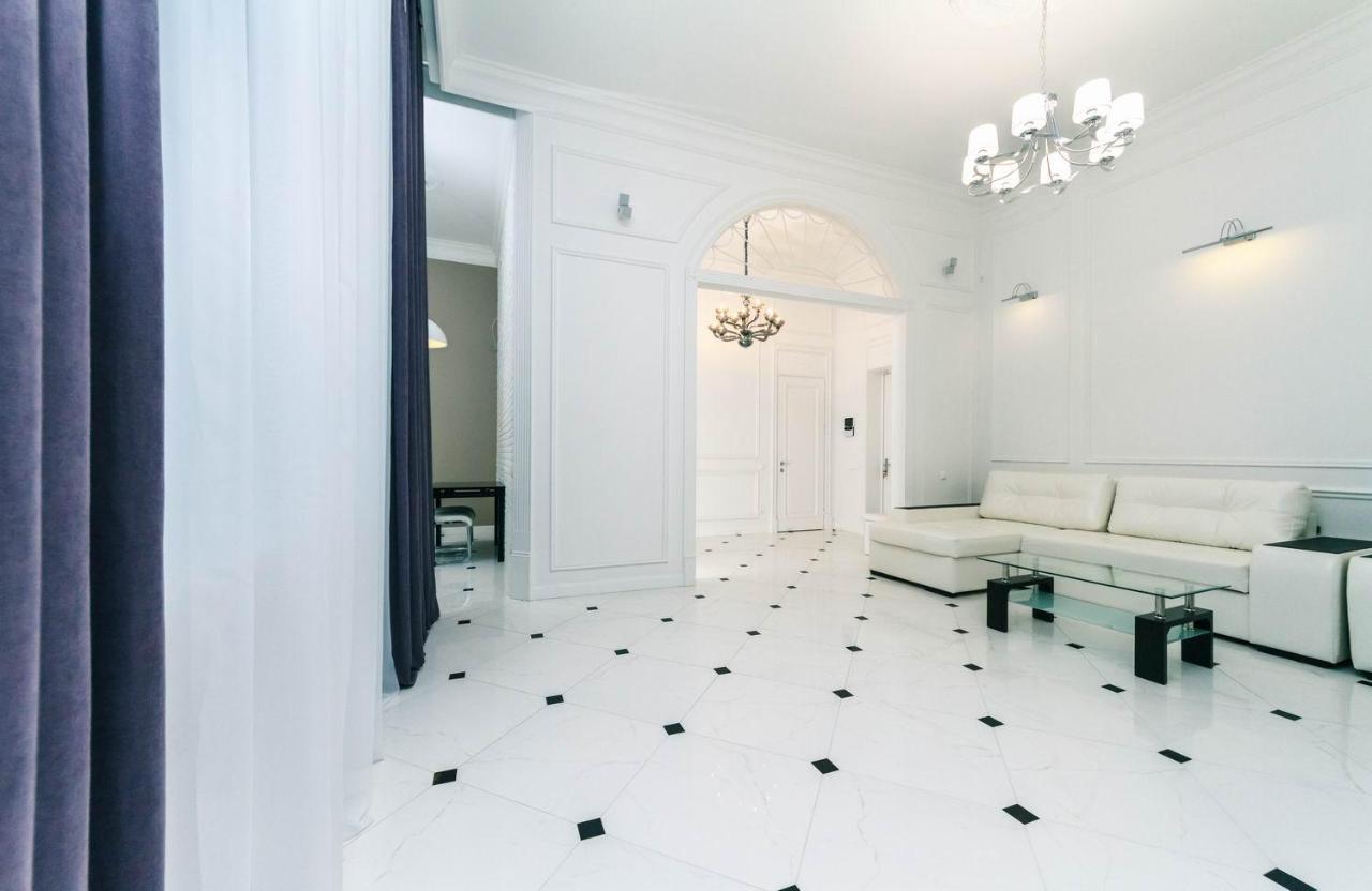 Luxury Beatiful Apartment On Pyshkinska Street Киев Екстериор снимка