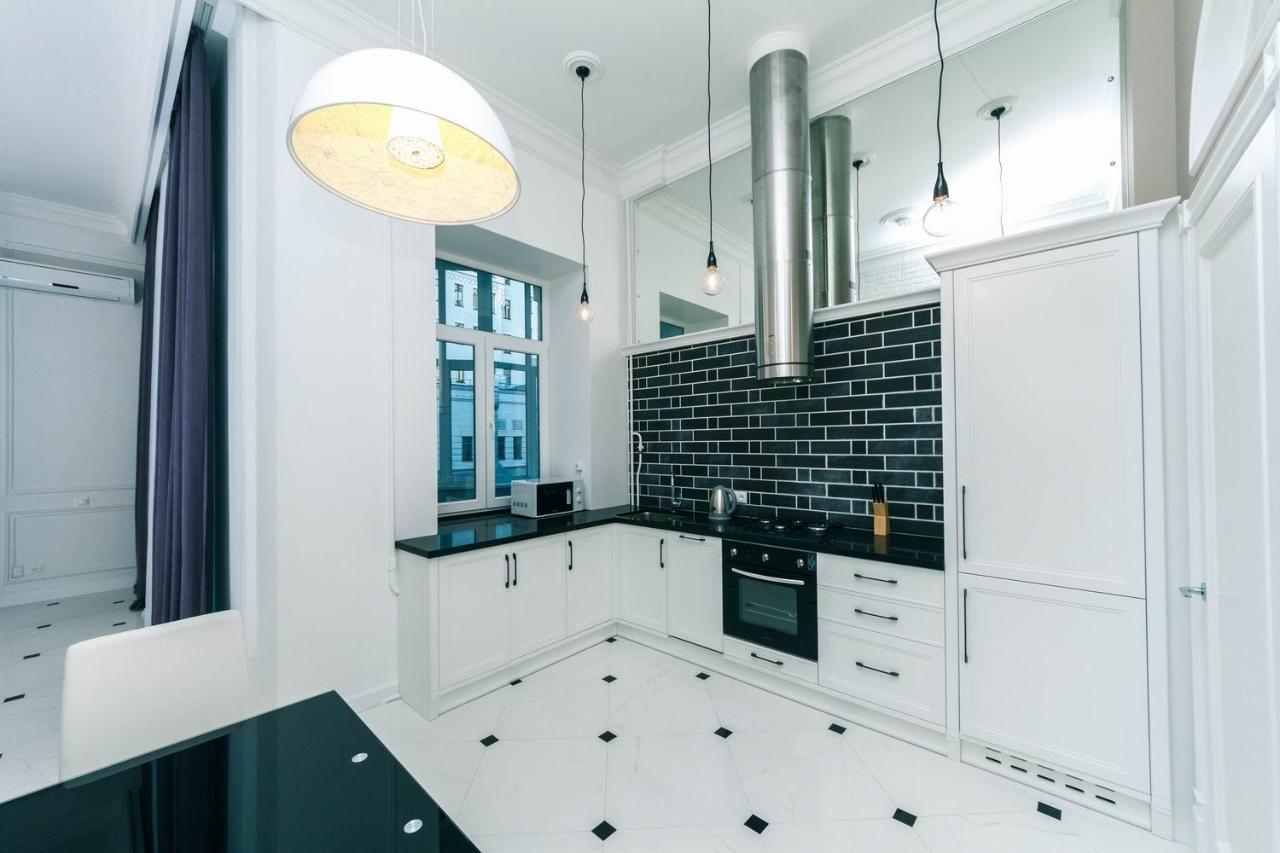 Luxury Beatiful Apartment On Pyshkinska Street Киев Екстериор снимка