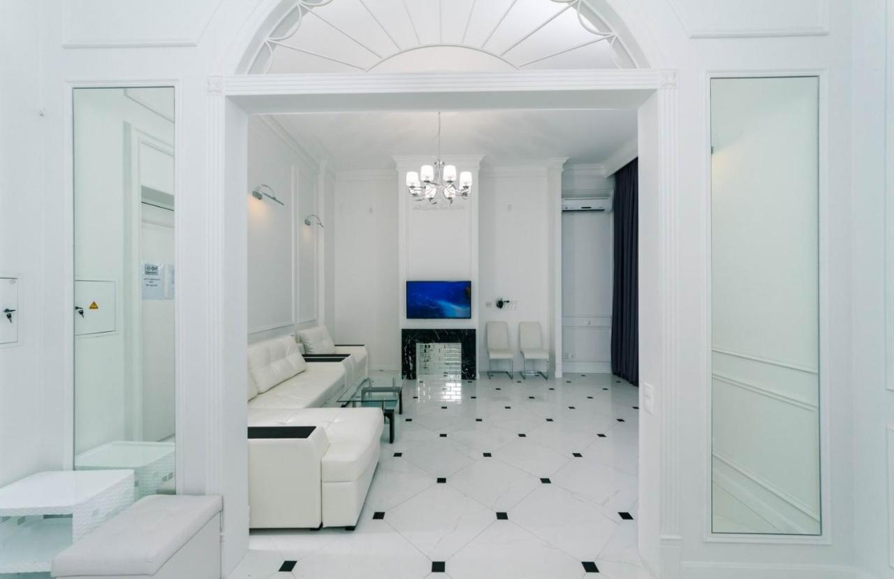 Luxury Beatiful Apartment On Pyshkinska Street Киев Екстериор снимка
