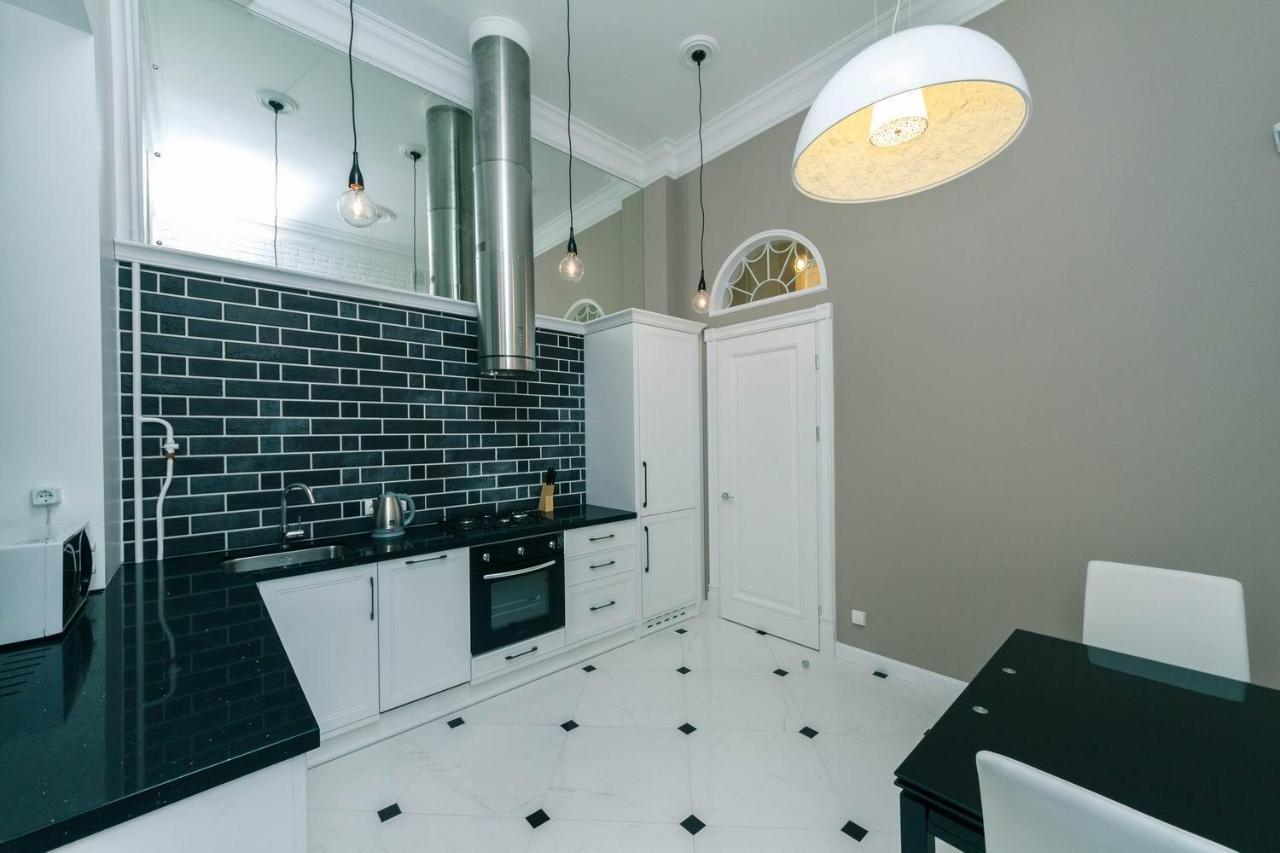 Luxury Beatiful Apartment On Pyshkinska Street Киев Екстериор снимка