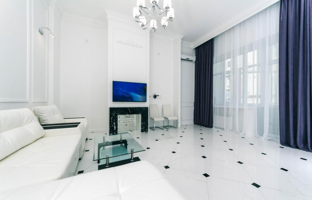 Luxury Beatiful Apartment On Pyshkinska Street Киев Екстериор снимка