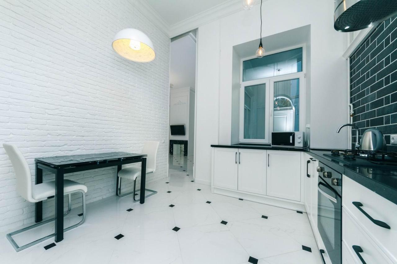 Luxury Beatiful Apartment On Pyshkinska Street Киев Екстериор снимка