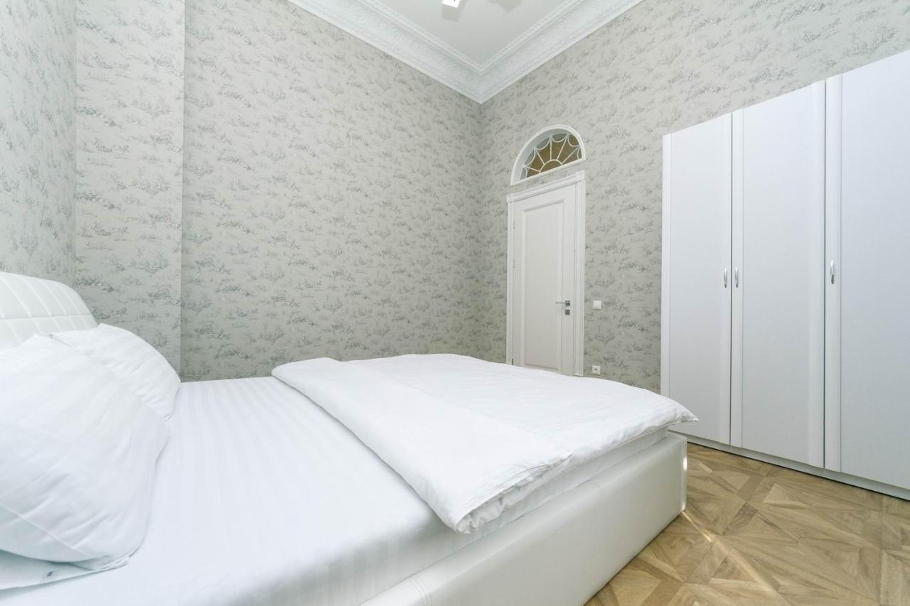 Luxury Beatiful Apartment On Pyshkinska Street Киев Екстериор снимка