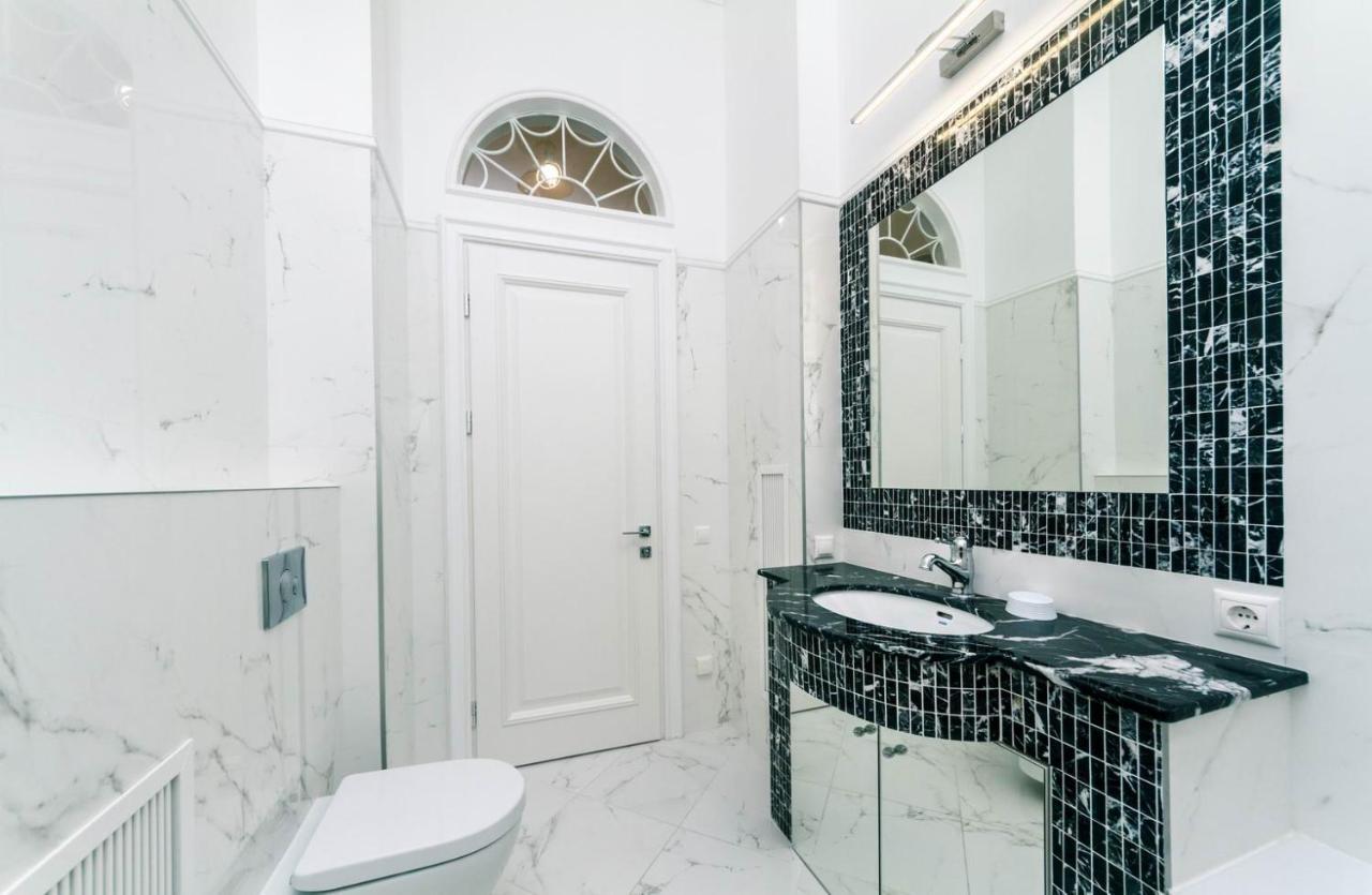Luxury Beatiful Apartment On Pyshkinska Street Киев Екстериор снимка