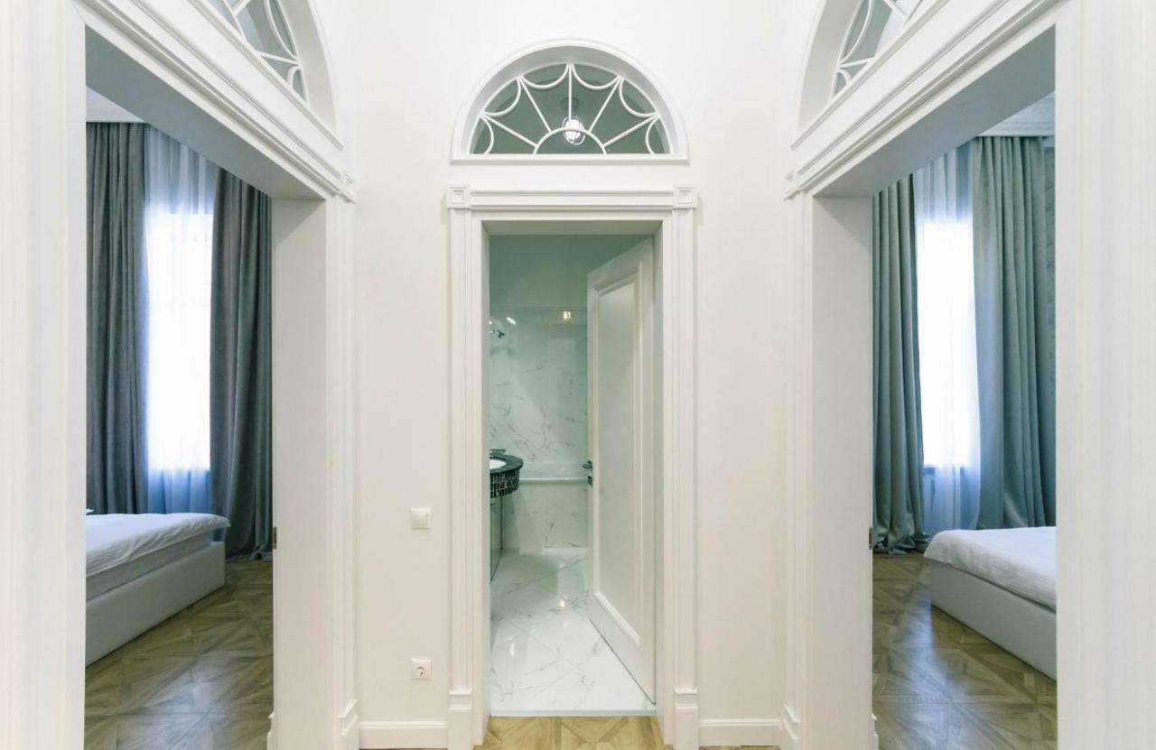 Luxury Beatiful Apartment On Pyshkinska Street Киев Екстериор снимка
