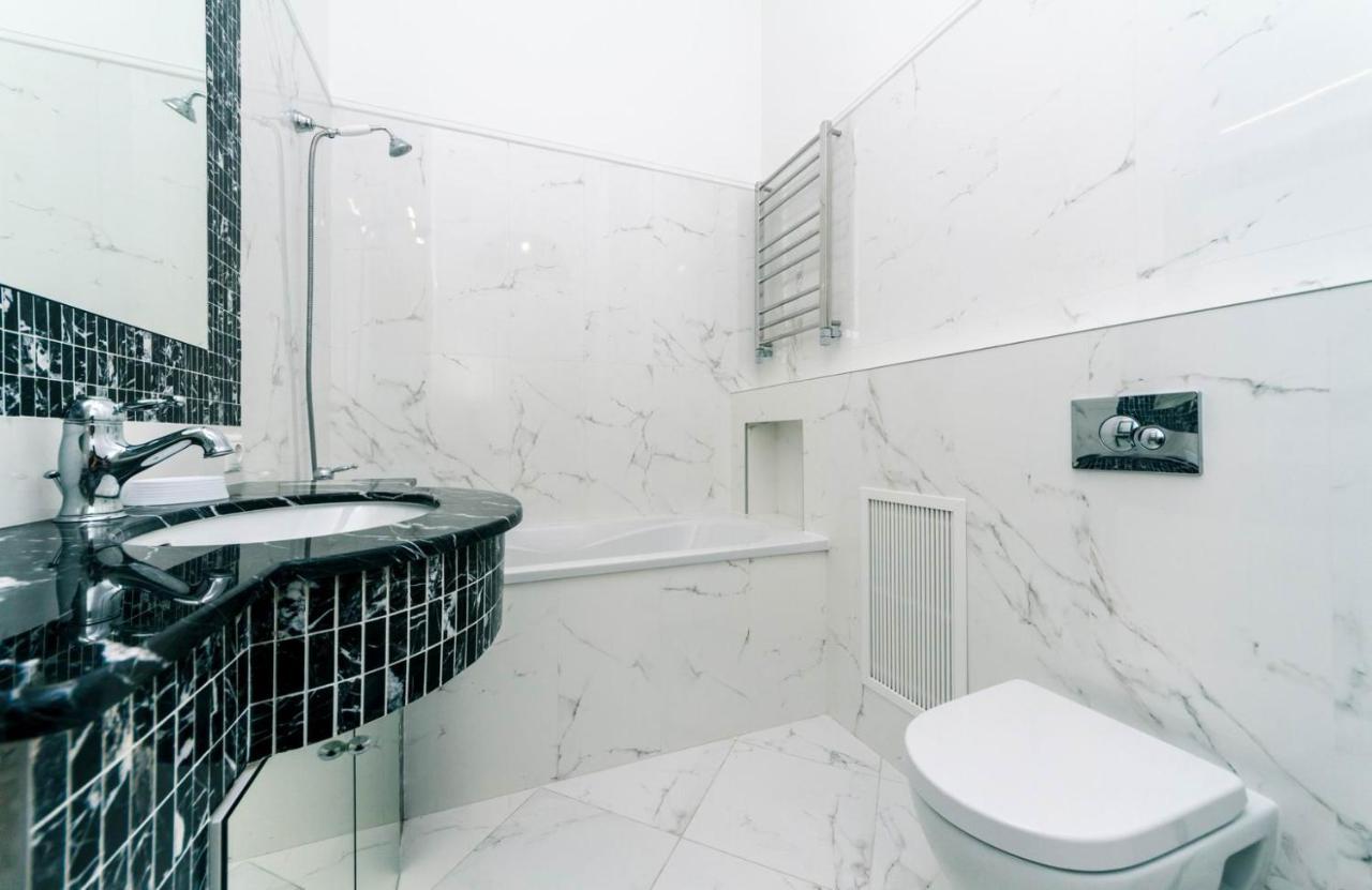Luxury Beatiful Apartment On Pyshkinska Street Киев Екстериор снимка