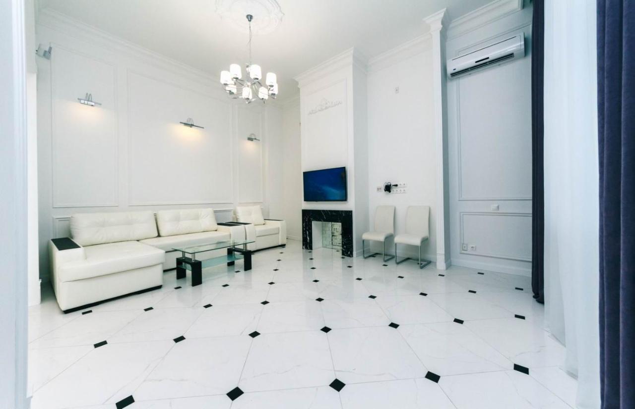 Luxury Beatiful Apartment On Pyshkinska Street Киев Екстериор снимка