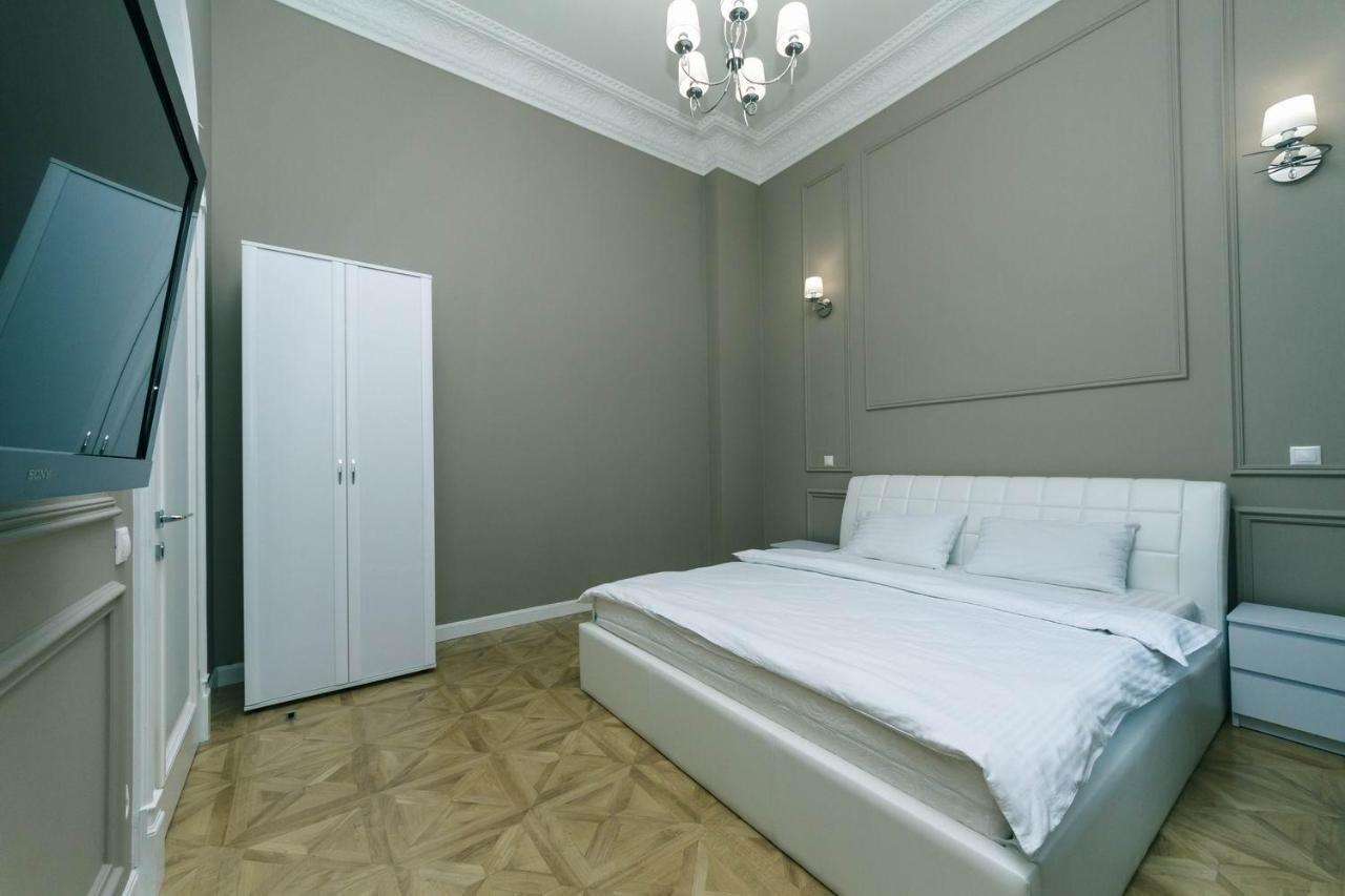 Luxury Beatiful Apartment On Pyshkinska Street Киев Екстериор снимка