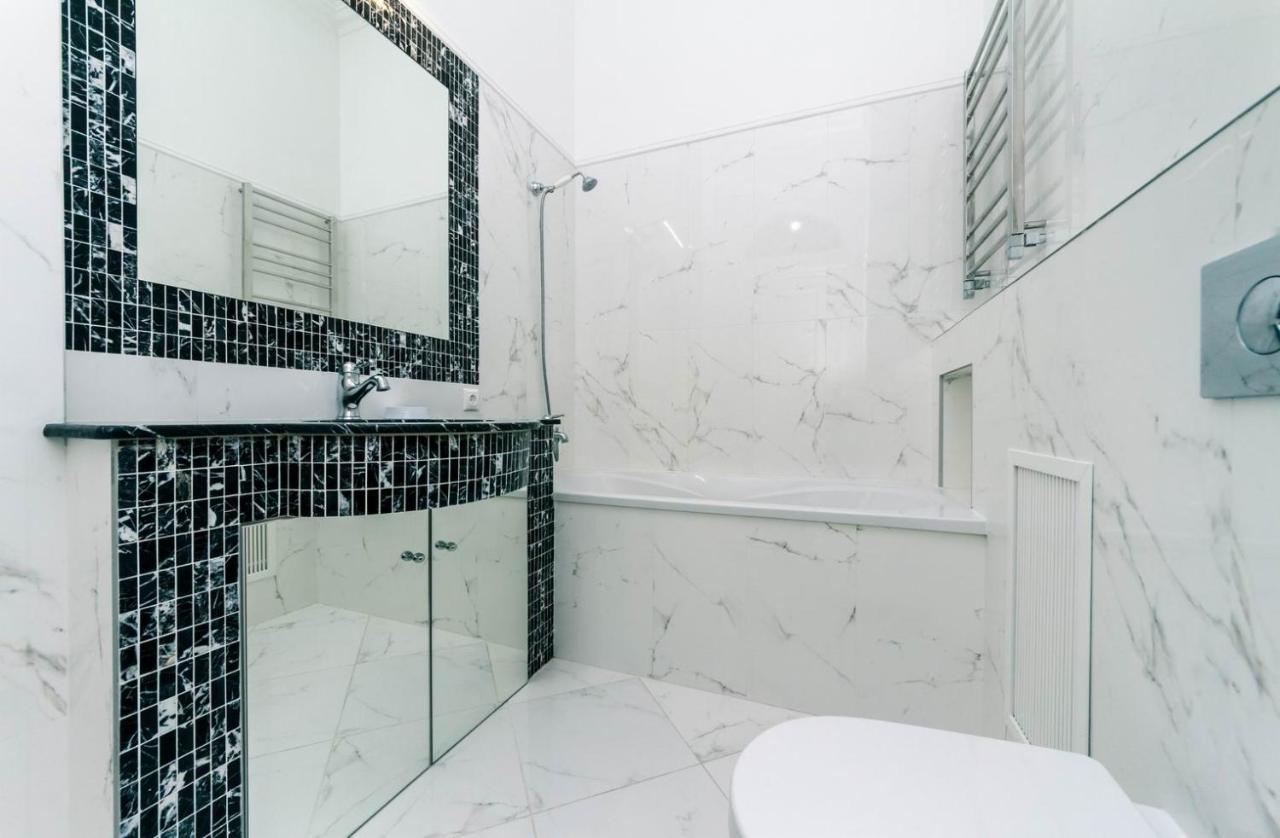 Luxury Beatiful Apartment On Pyshkinska Street Киев Екстериор снимка