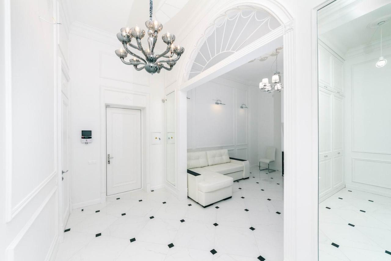 Luxury Beatiful Apartment On Pyshkinska Street Киев Екстериор снимка