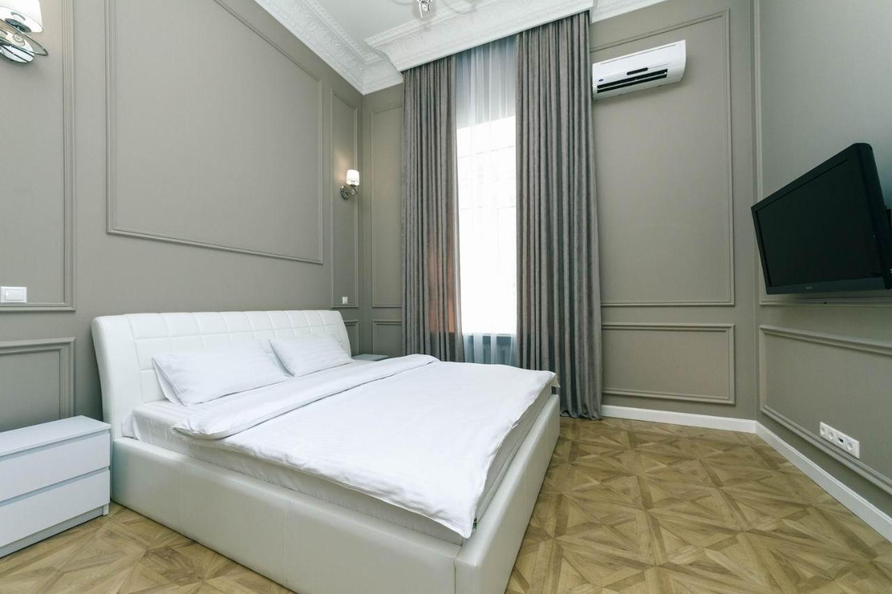 Luxury Beatiful Apartment On Pyshkinska Street Киев Екстериор снимка